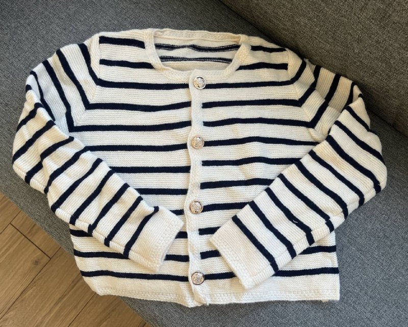 Платье с жемчужными бретелями, кардиган в полоску 5