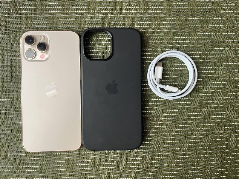 iPhone 12 Pro Max 128GB с чехлом и кабелем