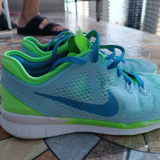 Женские кроссовки NIKE