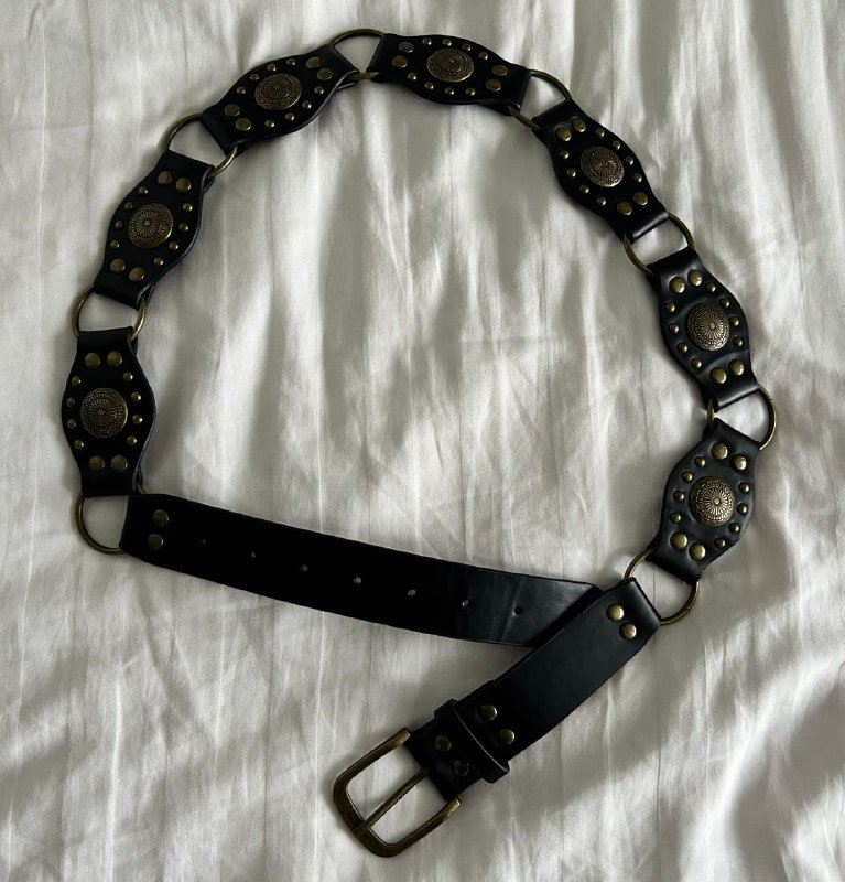 светлая кофта, сумка мягкая, чёрные гетры, пояс винтаж 6