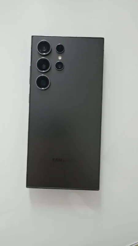 iPhone 14 Plus, S24 Ultra 1