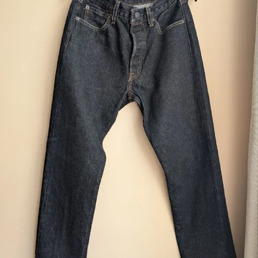 Джинсы Levi's, штаны Empyre, пуловер Levi's, рубашка Dickies, анорак Ellesse, худи Johnny Cupcakes