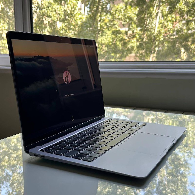 MacBook Air M1 8/256 с оригинальным зарядным устройством 2