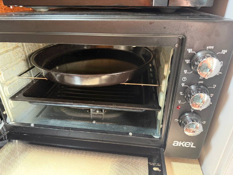 Духовка с решеткой, противнем и блюдом