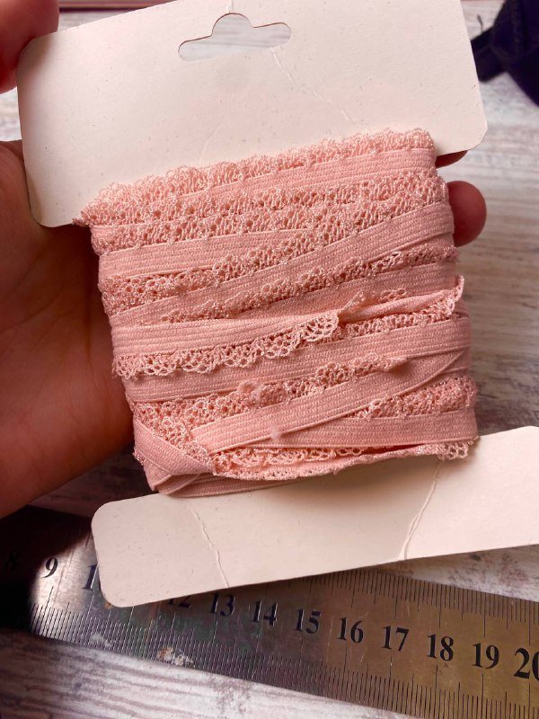 Кружево черное с золотым, белое, бахрома, кружево из металлизированных нитей, красное, резинка бельевая нежно-розовая 6