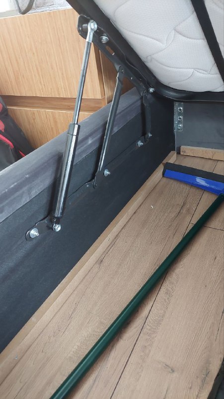 кровать с матрасом 3