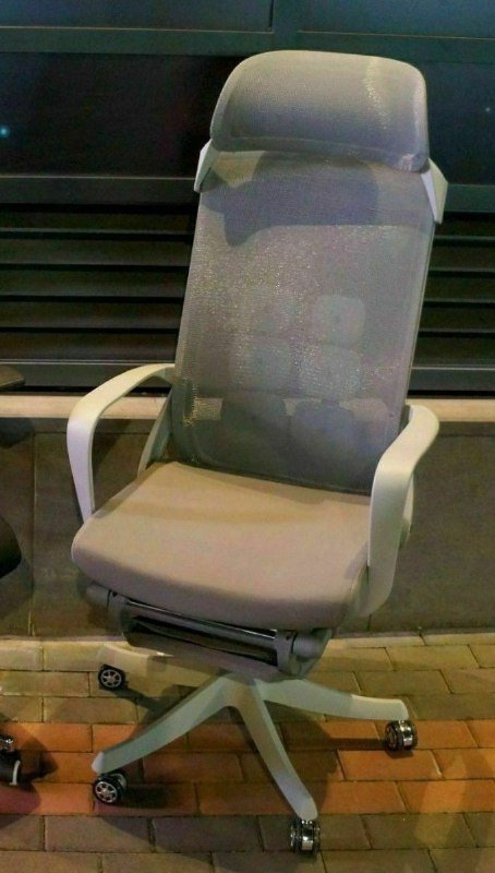 Многофункциональное компьютерное кресло с подставкой для ног 2