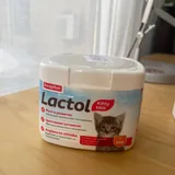 Сухое молоко и бутылочка для кормления животных 1