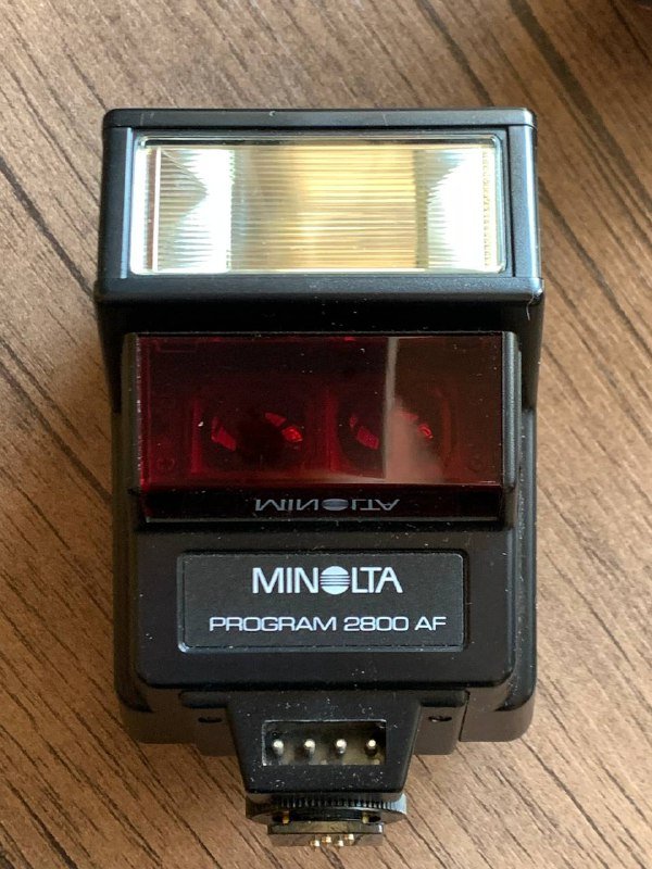 Пленочный фотоаппарат Minolta 7000AF с объективом и вспышкой, Цифровой фотоаппарат Panasonic LUMIX DMC-G2 с объективами и аксессуарами 3