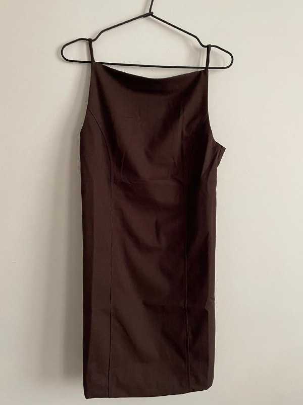 коричневое мини-платье Weekday, черное платье Massimo Dutti 5