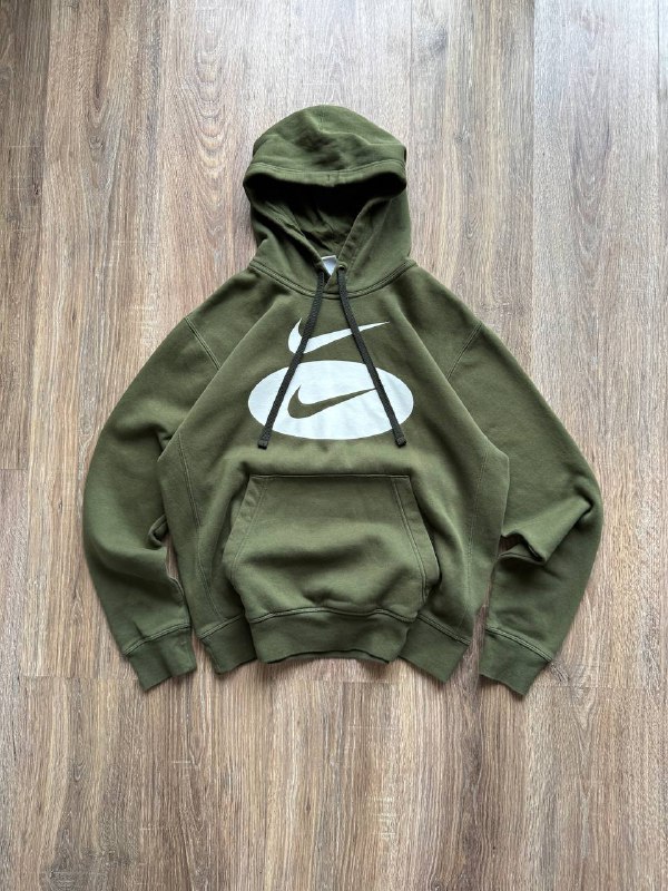 Футболка Ellesse, Штаны The North Face, Мессенджер Kipling, Футболка Adidas, Кроссовки Nike Air Jordan 1 Low, Худи Nike, Футболка Nicki Minaj, Штаны Dickies, Мессенджер Eastpak 6