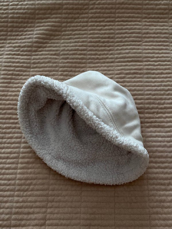 Тёплая панама кремового цвета