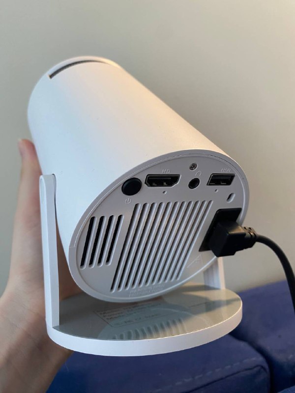 Новый проектор с пультом и зарядкой 2