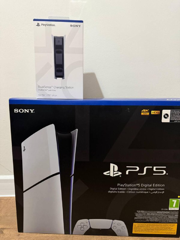 Sony PS5 PlayStation 5 Digital Edition с зарядкой и аксессуарами