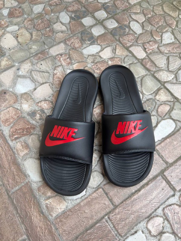 Оригинальные тапки Nike
