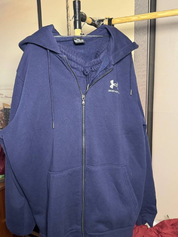 Пиджак, свитшоты, спортивный костюм, брюки, леггинсы, туфли, юбка, косметичка 7