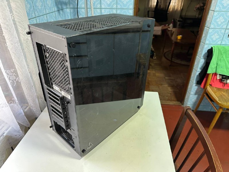 Корпус DEEPCOOL, монитор Samsung LS22A100 7