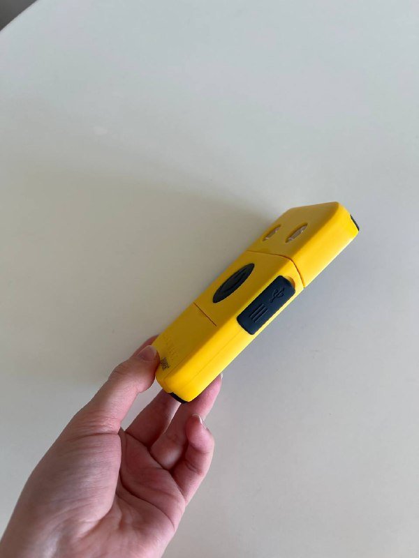 Powerbank Wakawaka Power+ с солнечными батареями и фонарем 5