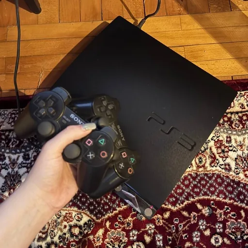 Прошитая PS3, два оригинальных геймпада