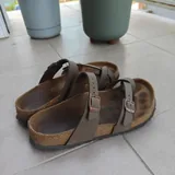 Шлепанцы Crocs, сандали Birkenstock 3