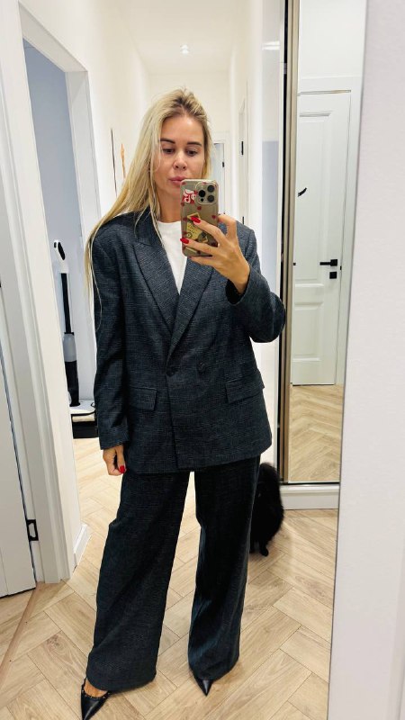 Тапочки из норки Vizali handmade, Туфли Ysl, Юбка Zara, Брючный костюм Zara, Свитер Zara, Футболка vika adamskaya, Боди Zara 5