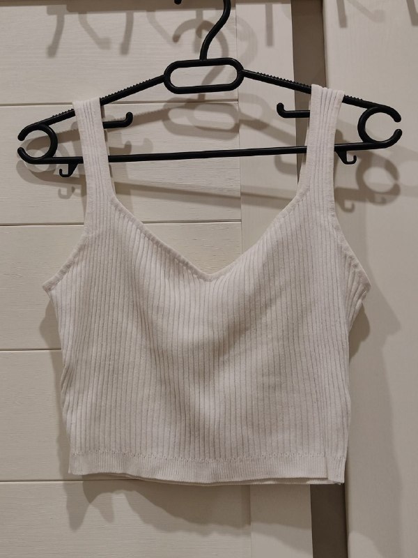 Белая кофта, черная майка, белая майка, клетчатая рубашка, полосатая кофта 3