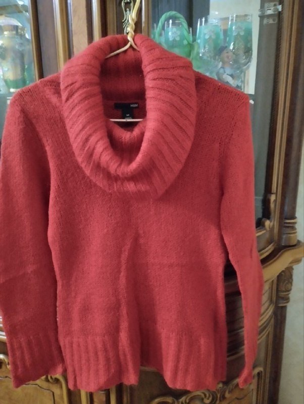 Три женских свитера