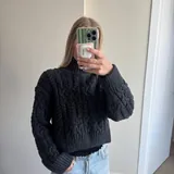 Червона вітровка-дощовик H&M Move, светр Zara, сорочка Zara, дощовик-вітровка Uniqlo 3