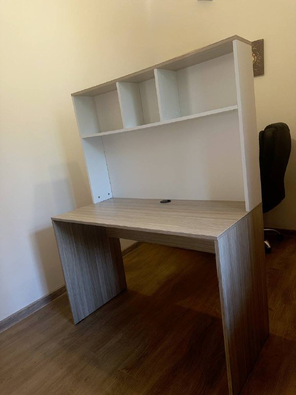 Два стола с мебелью 2