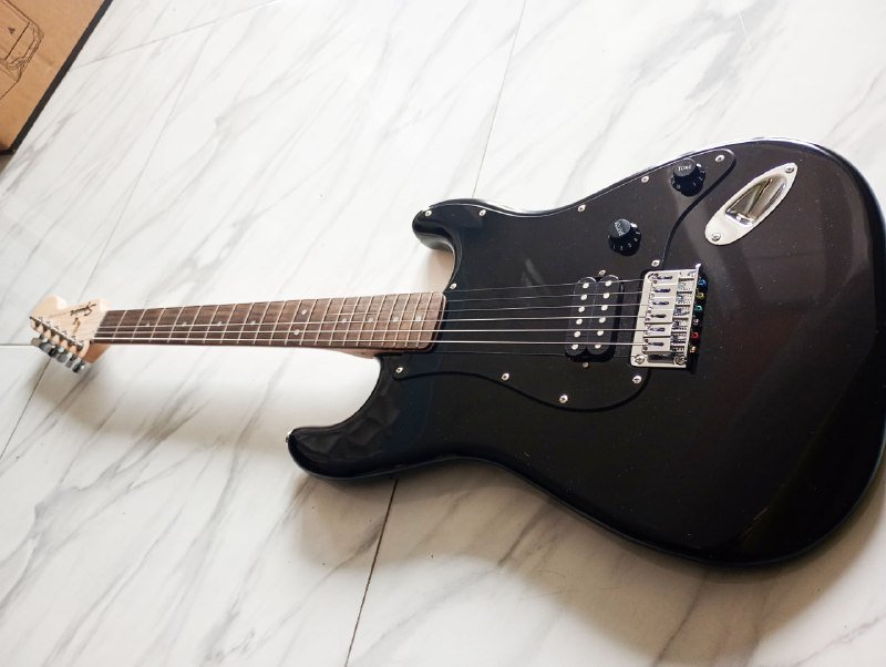 Fender Squire Sonic Stratocaster electric guitar 3