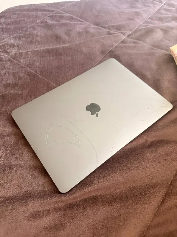 MacBook Air M1 8/256 с треснутой матрицей 1