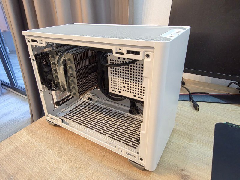 Процессор AMD Ryzen 9 5900X, Кулер Thermalright Silver Soul 135, Материнская плата Asus ROG Strix X570-I, Оперативная память Kingston HyperX Fury 64GB, Корпус Cooler Master NR200P, Блок питания EVGA SuperNOVA 750 GM, Вентиляторы Noctua chromax black