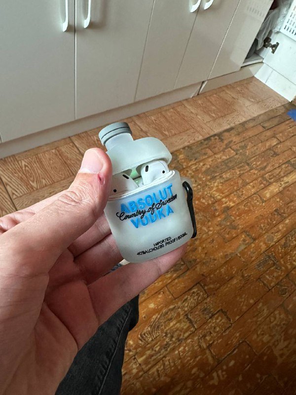 Apple AirPods 2, MiBand 9