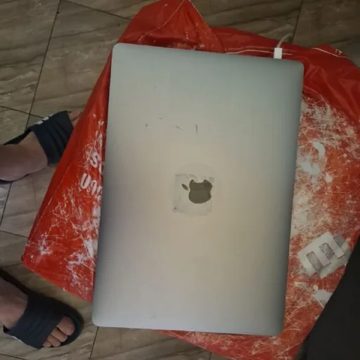 Apple MacBook