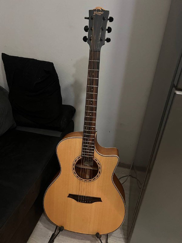 Электроакустическая гитара Bromo BAT2CE с чехлом, ключом, ремнем, каподастром