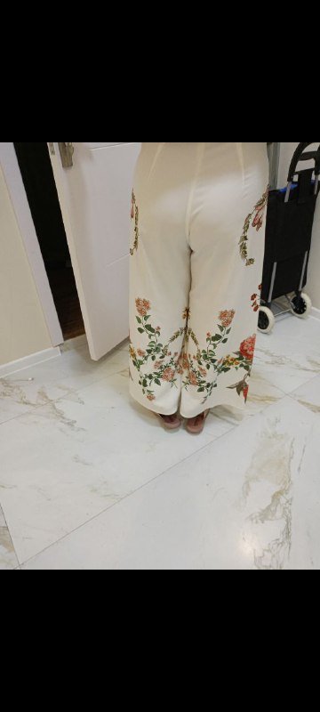 Белые брюки с цветочным рисунком 8