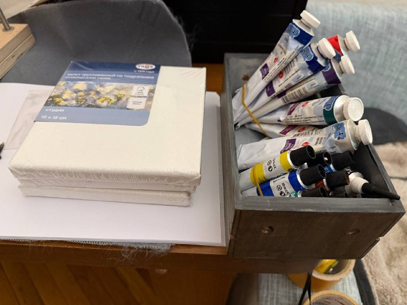 Женские макасины, салатница, лампа, холсты, деревянная миска, подставка, шкаф, ящик, стаканы, конфетница 4