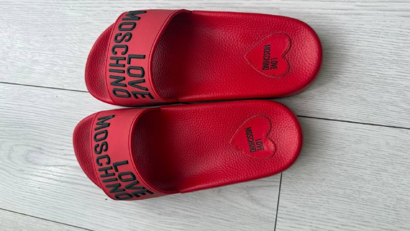 Красные женские шлепанцы Love Moschino 35-36 размер