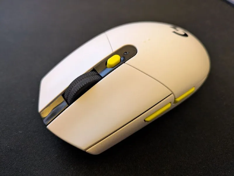 Logitech G305 SE wireless mouse 1