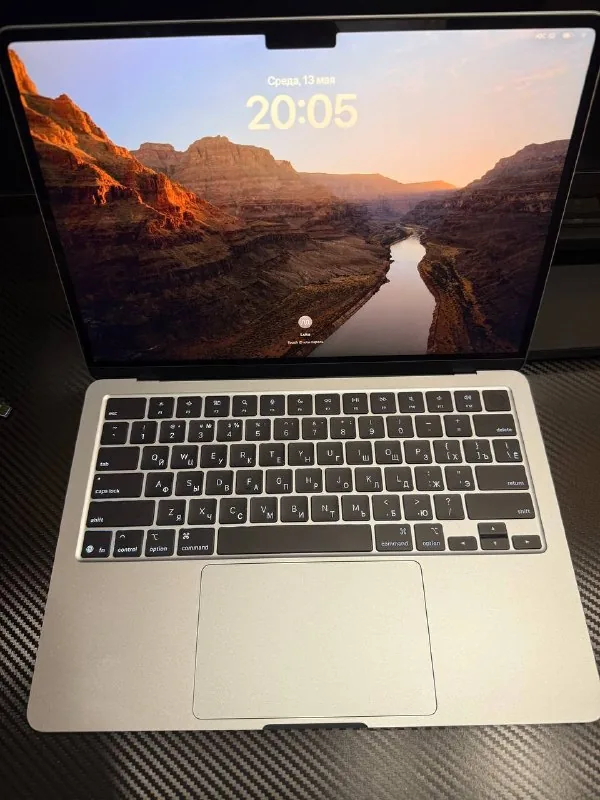 MacBook Air 13 M4 16/256 GB 1