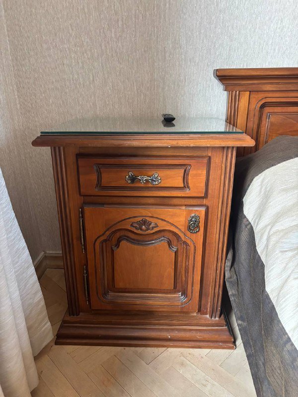 2 тумбы, комод с зеркалом, кровать, шкаф 3