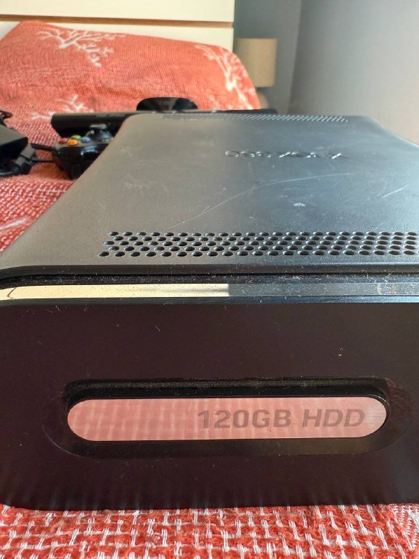 Xbox 360, 2 геймпада, Kinect, 7 игр 4