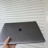 MacBook Pro 15" 2018 Silver i7 16GB 256GB 2