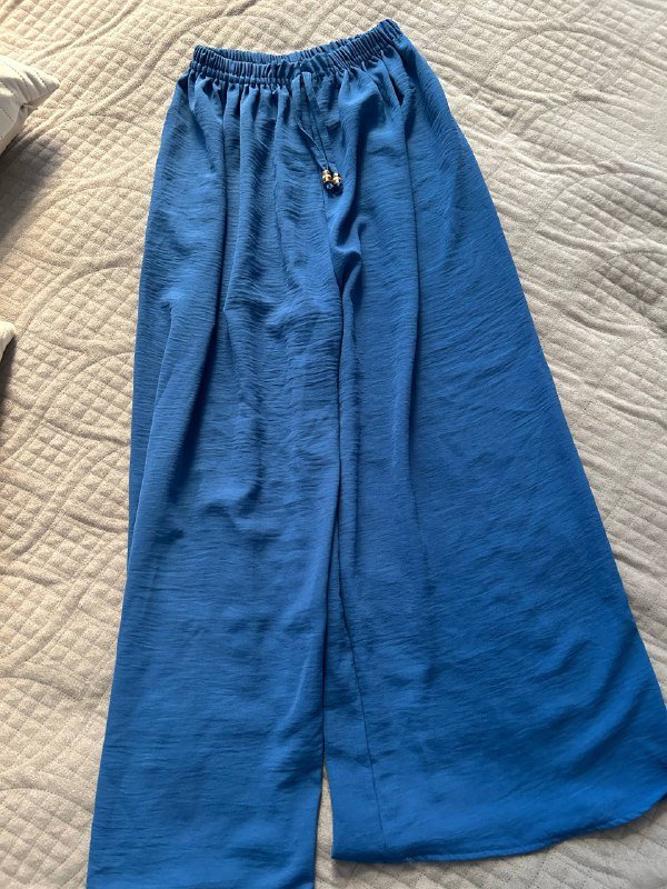 Пиджак guess, Тренч, Комплект кофта+майка, Юбка, Свитер, Кожаные штаны zara, Брюки белые манго, Толстовка nike, Платье bershka, Штаны легкие синие 10