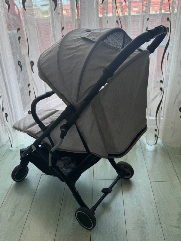 Коляска Chicco легкая компактная 3