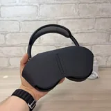 iPhone 14 Pro, AirPods Max 7