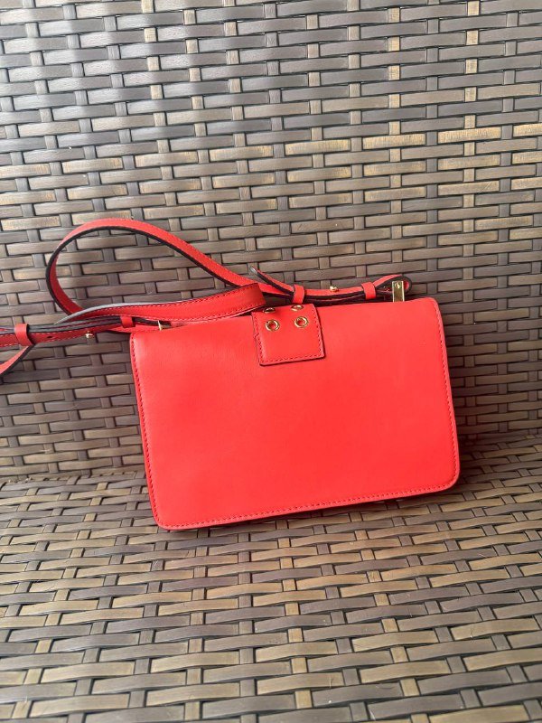 Красная сумка Valentino 2