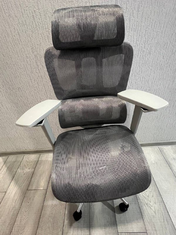 Эргономическое офисное кресло 3