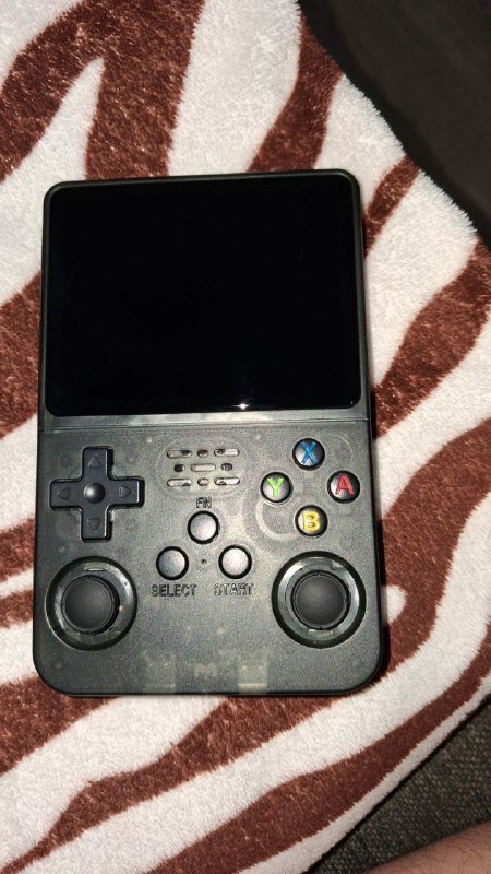 Игровая консоль с аксессуарами