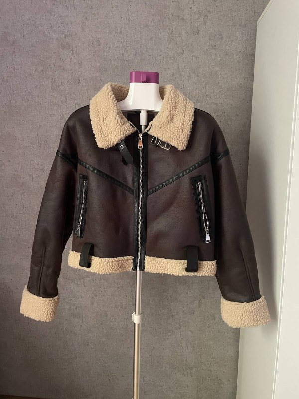 Жилетка Mango, Свитер Tommy Hilfiger, Куртка ZARA, Дубленка Zara, Шапка, Перчатки, Кепки 4